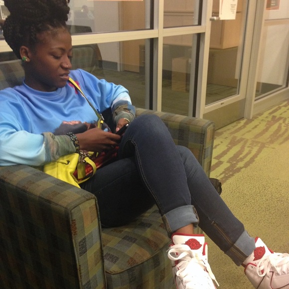 Chimpin Ain't Easy Beloved Sweatshirt - Picture 4 of 4